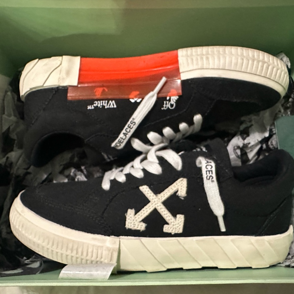 Off-White Kids Black and White Sneakers with Red Accent